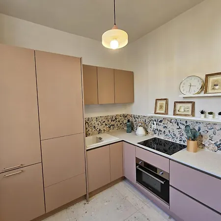 L'elegant Hyerois Apartment